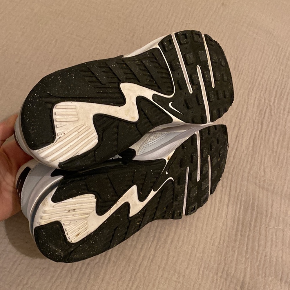 Nike Air Max White and Black Sneakers. Size 11 - Picture 6 of 7